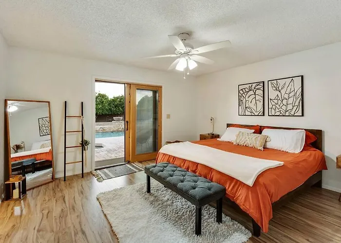Naranja Grove Ranch-villa In North